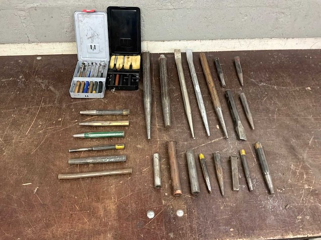 Diverse metalen drijvers, doorslagen en slagpinnen (30x) - afbeelding 4 van  10
