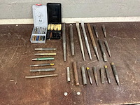 Diverse metalen drijvers, doorslagen en slagpinnen (30x) - afbeelding 4 van  10