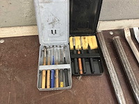 Diverse metalen drijvers, doorslagen en slagpinnen (30x) - afbeelding 5 van  10