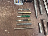 Diverse metalen drijvers, doorslagen en slagpinnen (30x) - afbeelding 6 van  10