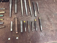 Diverse metalen drijvers, doorslagen en slagpinnen (30x) - afbeelding 10 van  10