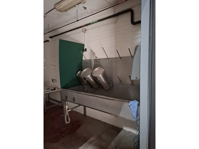 Diverse metalen en rvs werkplaatsinventaris - afbeelding 4 van  5