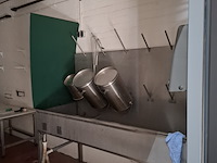 Diverse metalen en rvs werkplaatsinventaris - afbeelding 4 van  5