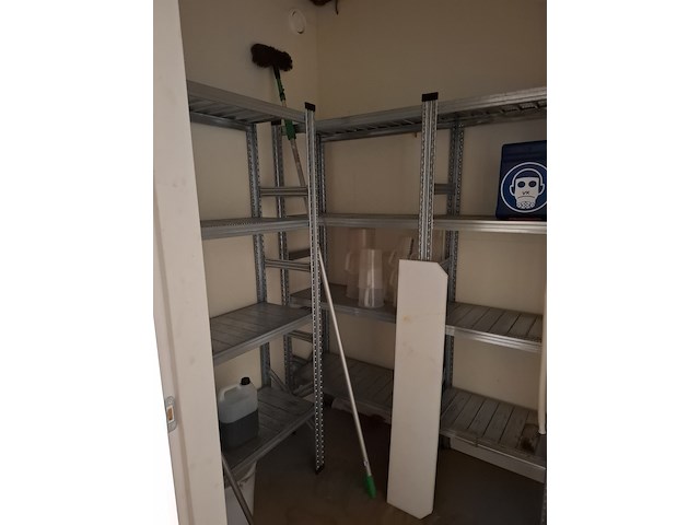 Diverse metalen en rvs werkplaatsinventaris - afbeelding 5 van  5