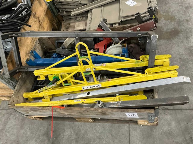 Diverse metalen halffabricaten - afbeelding 1 van  10