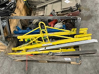 Diverse metalen halffabricaten - afbeelding 1 van  10