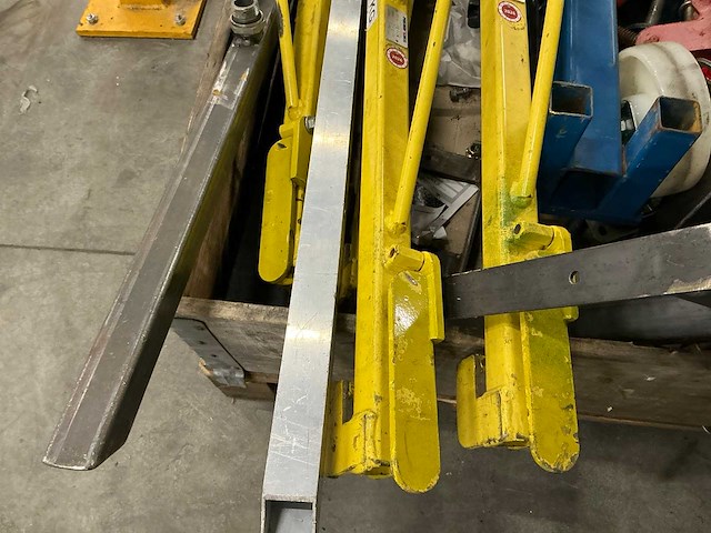 Diverse metalen halffabricaten - afbeelding 7 van  10