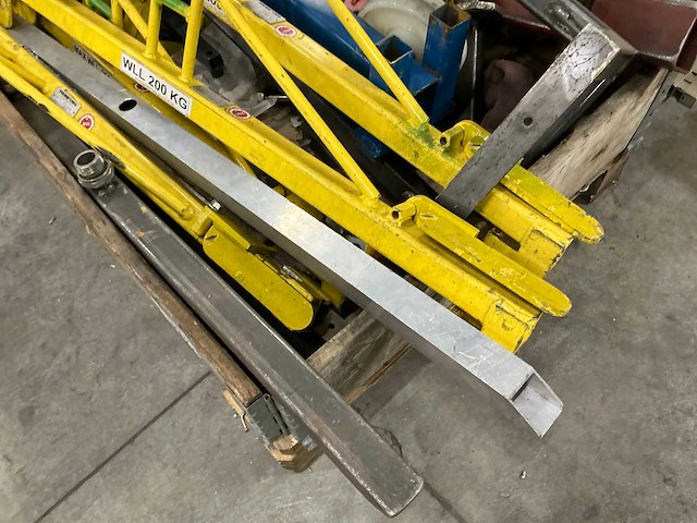 Diverse metalen halffabricaten - afbeelding 8 van  10