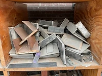 Diverse metalen onderdelen en hulpstukken - afbeelding 14 van  17