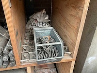 Diverse metalen onderdelen en hulpstukken - afbeelding 16 van  17