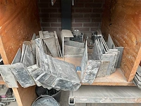 Diverse metalen onderdelen en hulpstukken - afbeelding 2 van  17