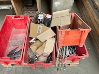 Diverse metalen onderdelen en hulpstukken - afbeelding 9 van  17