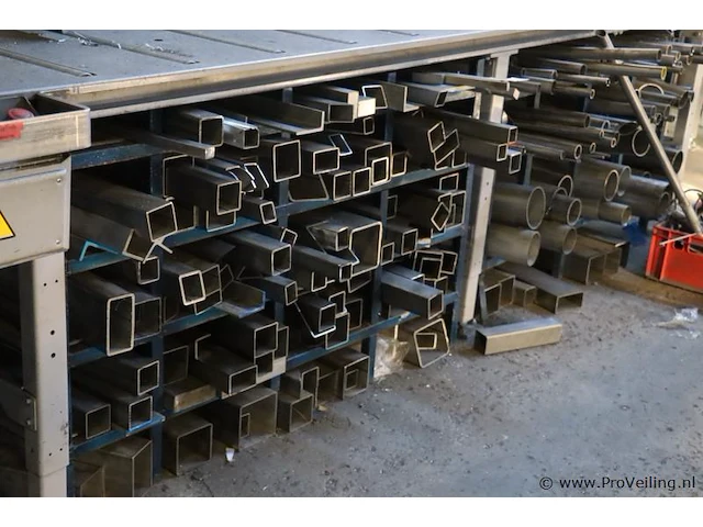 Diverse metalen profielen - afbeelding 1 van  7
