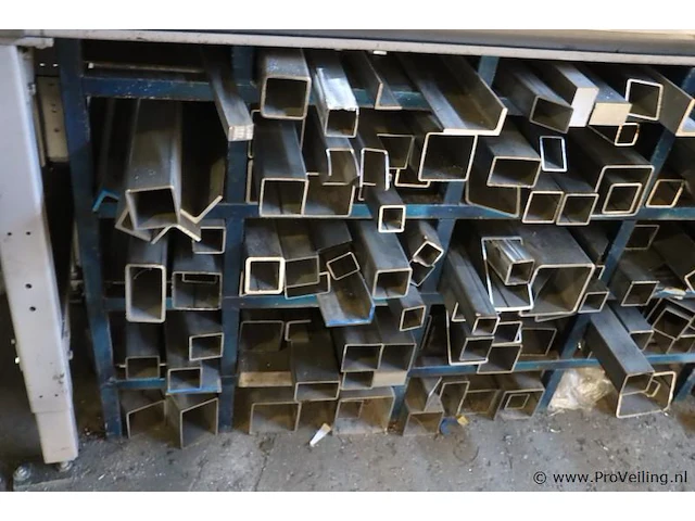 Diverse metalen profielen - afbeelding 2 van  7