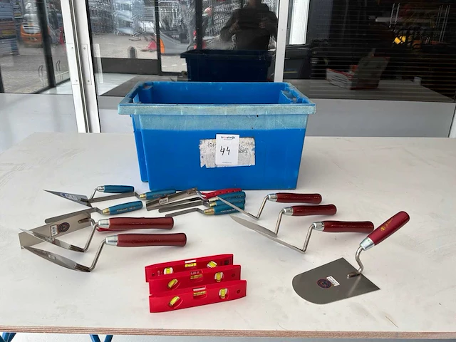 Diverse metsel gereedschappen - afbeelding 4 van  4