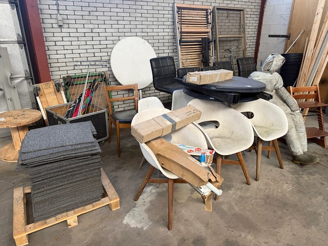 Diverse meubelen - afbeelding 1 van  4