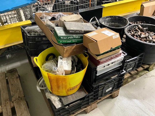 Diverse miele/aeg/bosch spareparts en verlichting - afbeelding 1 van  4