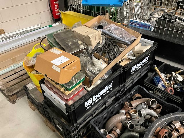 Diverse miele/aeg/bosch spareparts en verlichting - afbeelding 2 van  4