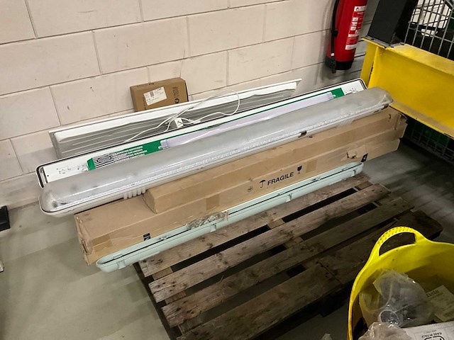 Diverse miele/aeg/bosch spareparts en verlichting - afbeelding 3 van  4