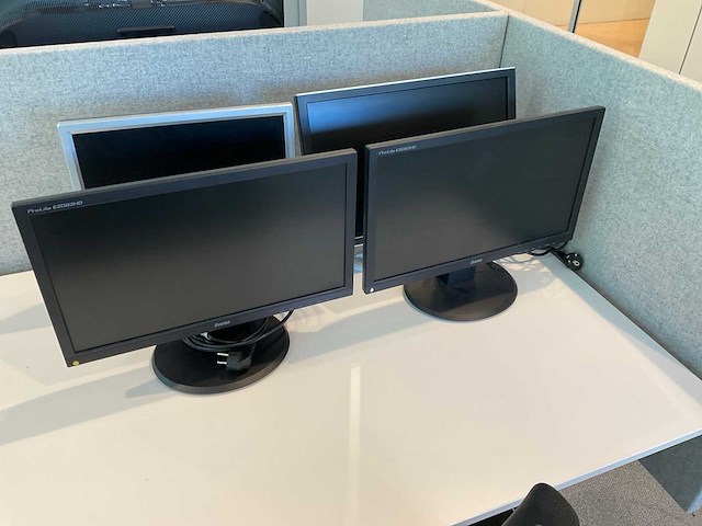 Diverse monitoren (4x) - afbeelding 1 van  4