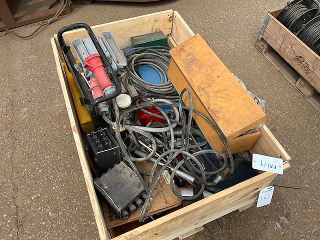 Diverse montagegereedschappen - afbeelding 2 van  9