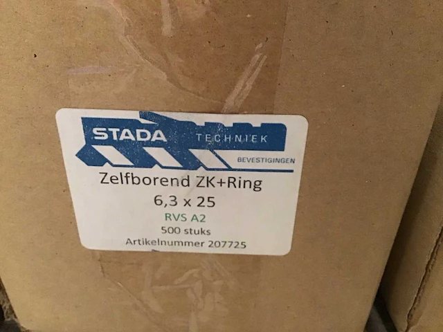 Diverse montagemateriaal ten behoeve van zonnepanelen - afbeelding 2 van  3