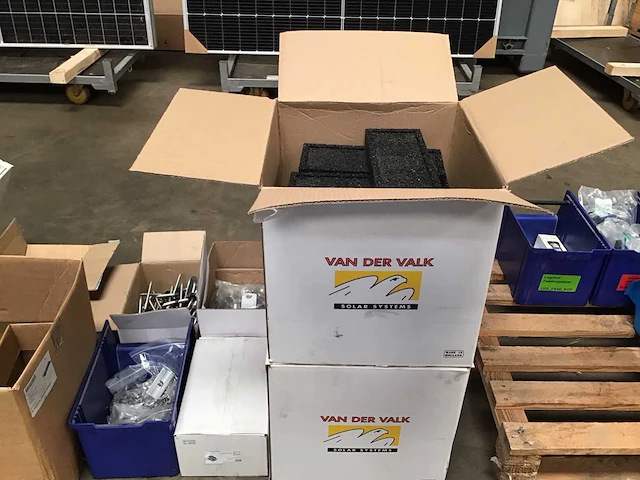 Diverse montagematerialen ten behoeve van zonnepanelen - afbeelding 5 van  7
