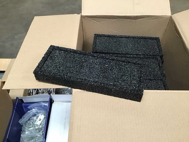 Diverse montagematerialen ten behoeve van zonnepanelen - afbeelding 6 van  7