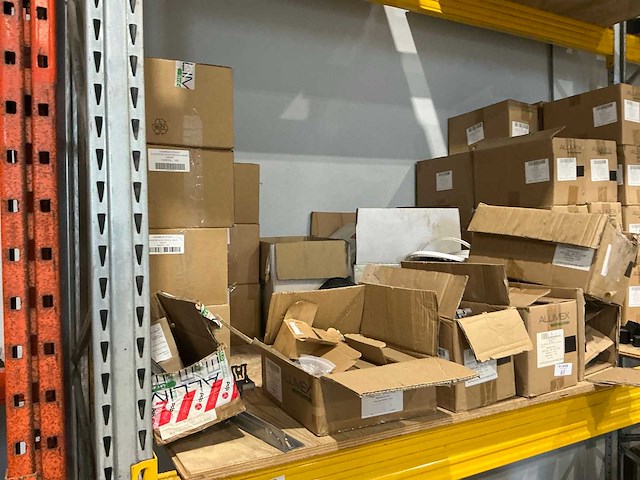 Diverse montagematerialen - afbeelding 1 van  7