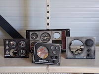 Diverse motorbedieningspanelen, o.a. yanmar, perkins, westerbeke - afbeelding 1 van  9