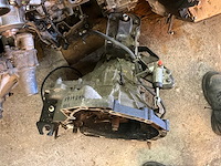 Diverse motorblokken, versnellingsbakken, koppen - afbeelding 4 van  8