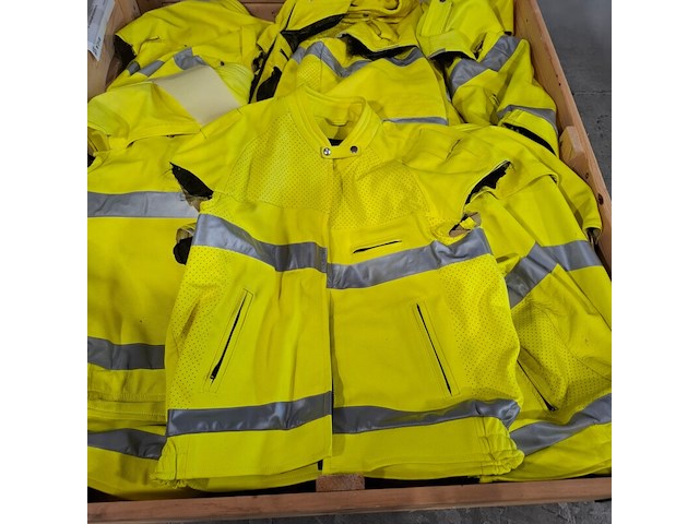 Diverse motorjassen, verknipt - afbeelding 3 van  6