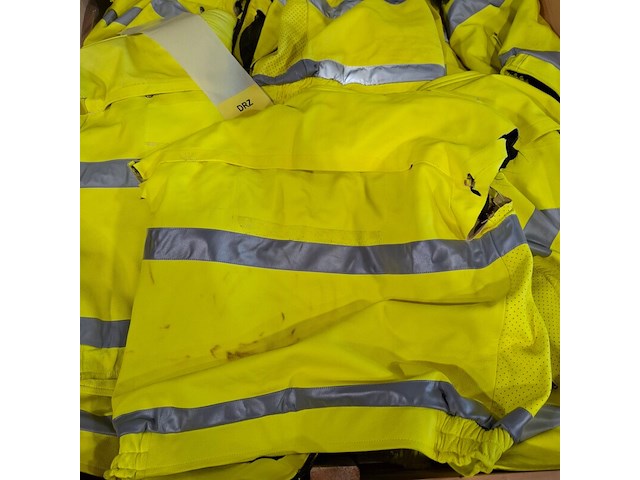 Diverse motorjassen, verknipt - afbeelding 5 van  6