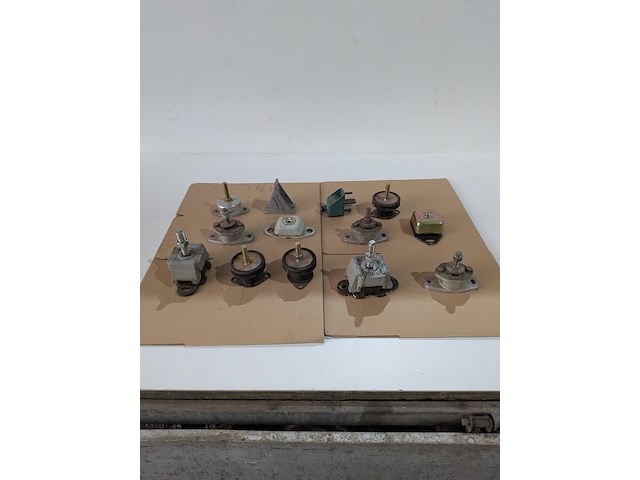 Diverse motorsteunen - afbeelding 1 van  18