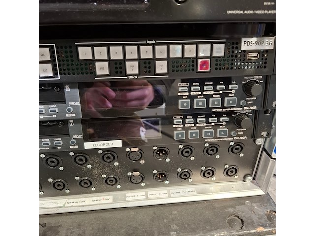 Diverse multimedia apparatuur en flightcases, o.a leader - afbeelding 7 van  26