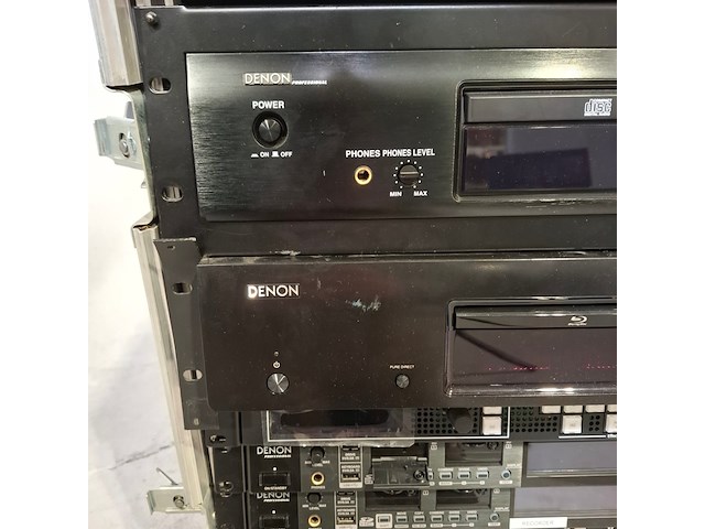 Diverse multimedia apparatuur en flightcases, o.a leader - afbeelding 8 van  26