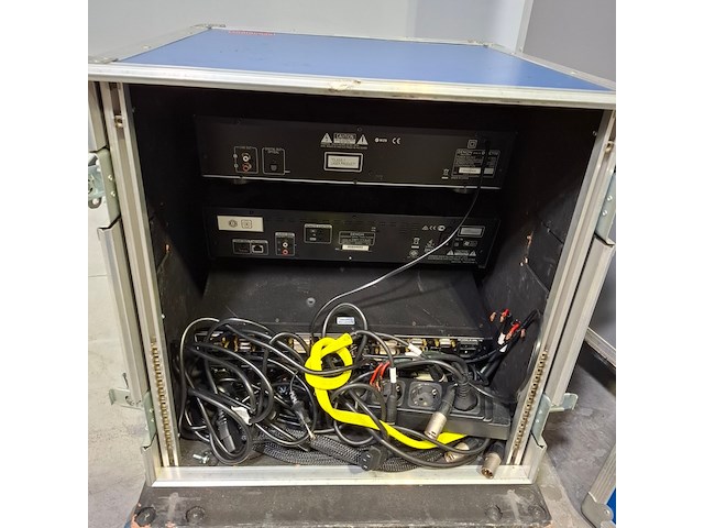 Diverse multimedia apparatuur en flightcases, o.a leader - afbeelding 9 van  26
