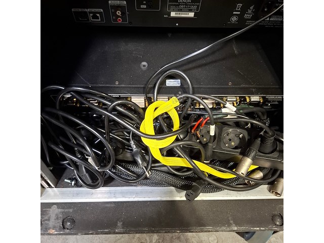Diverse multimedia apparatuur en flightcases, o.a leader - afbeelding 10 van  26
