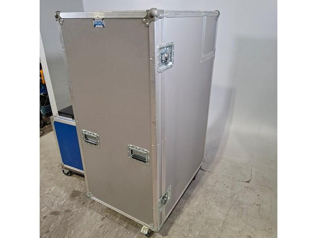 Diverse multimedia apparatuur en flightcases, o.a leader - afbeelding 12 van  26
