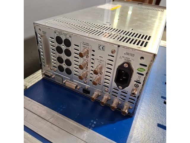 Diverse multimedia apparatuur en flightcases, o.a leader - afbeelding 25 van  26