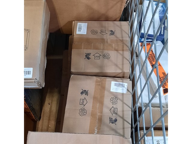 Diverse multimedia kabels en verlichting - afbeelding 15 van  17