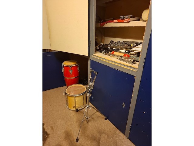 Diverse muziekinstrumenten en accessoires - afbeelding 1 van  12