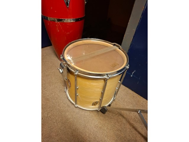 Diverse muziekinstrumenten en accessoires - afbeelding 6 van  12