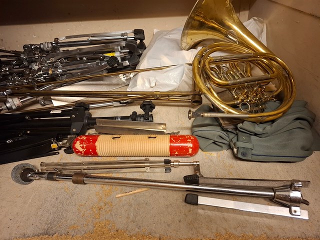 Diverse muziekinstrumenten en accessoires - afbeelding 9 van  12