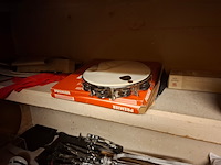 Diverse muziekinstrumenten en accessoires - afbeelding 11 van  12