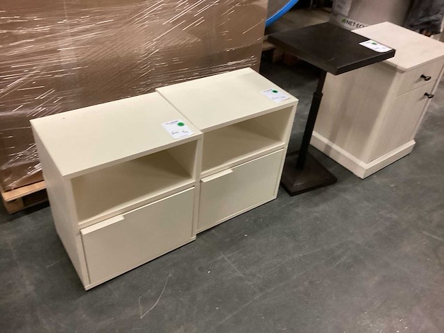 Diverse nachtkastje (4x) - afbeelding 3 van  4