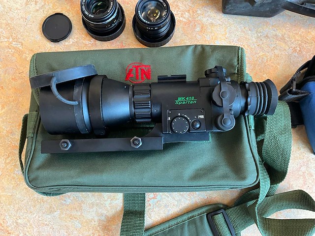 Diverse nachtzichtapparatuur - afbeelding 2 van  5