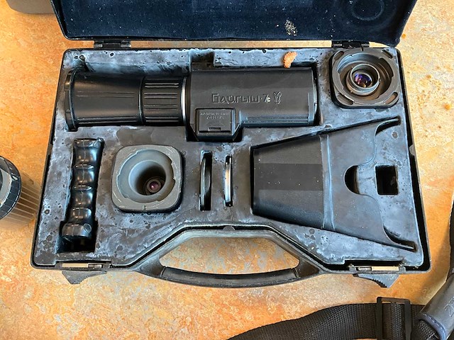 Diverse nachtzichtapparatuur - afbeelding 5 van  5