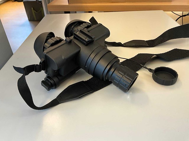 Diverse nachtzichtapparatuur - afbeelding 2 van  18