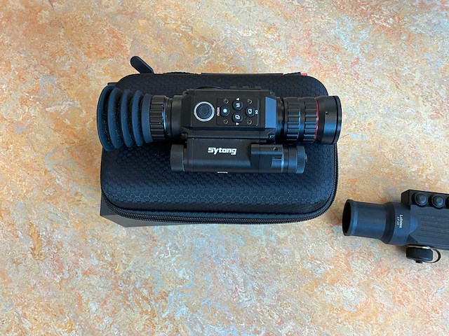 Diverse nachtzichtapparatuur - afbeelding 16 van  18